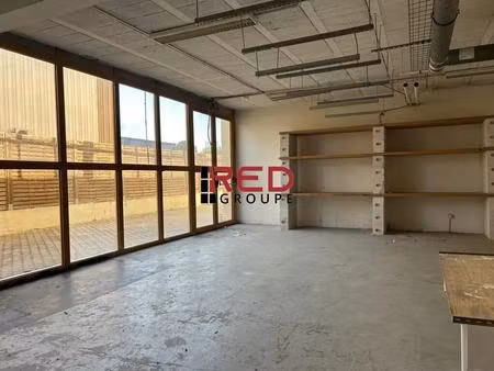 location entrepôt 126 m²