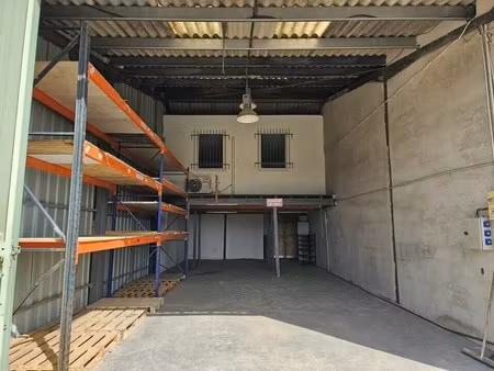 location entrepôt 90 m² à 170 m²