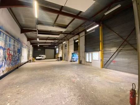 location entrepôt annecy 74000 725m²