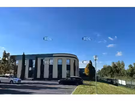 location local d'activités 1 860 m²