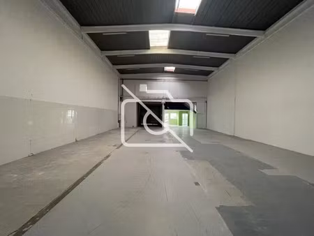 location entrepôt 368 m²