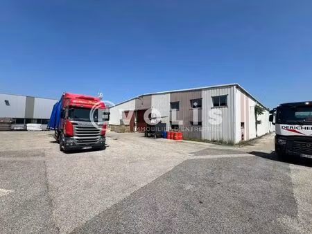 location local d'activités 1 600 m²
