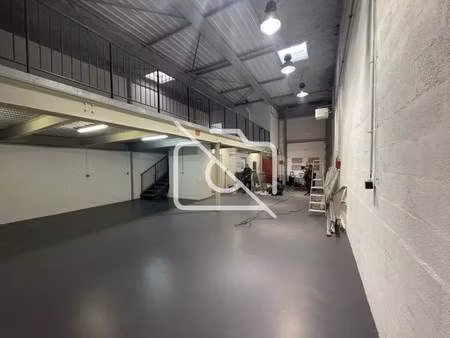 location entrepôt 179 m²