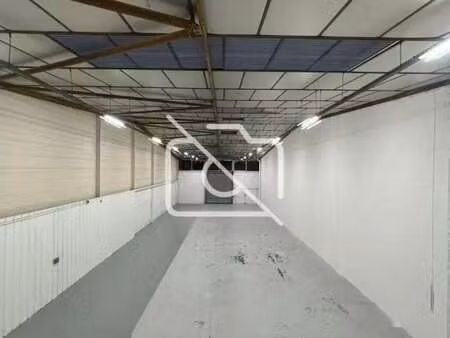 location entrepôt coignieres 78310 496m²