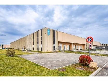 location entrepôt 3 037 m² à 8 015 m²