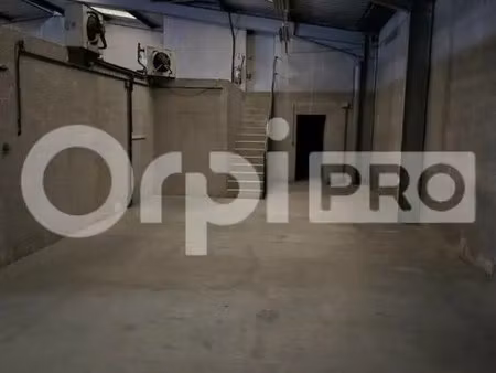 location entrepôt 878 m²