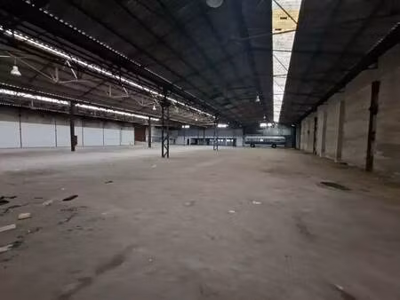 location entrepôt 2 131 m²