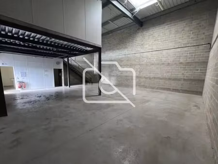location entrepôt 320 m²
