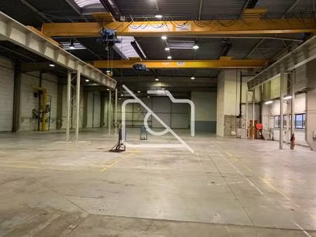 location entrepôt 2 860 m²
