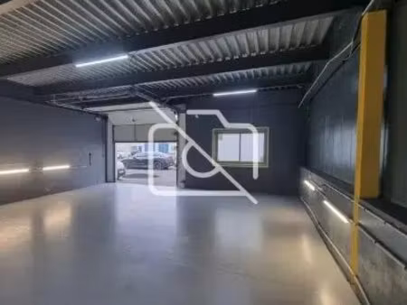 location entrepôt 240 m²
