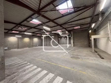 location entrepôt 1 186 m² à 1 730 m²