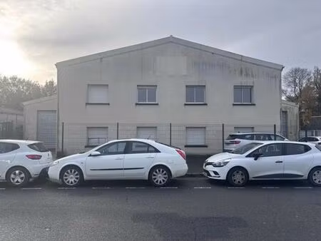 location local d'activités 994 m²