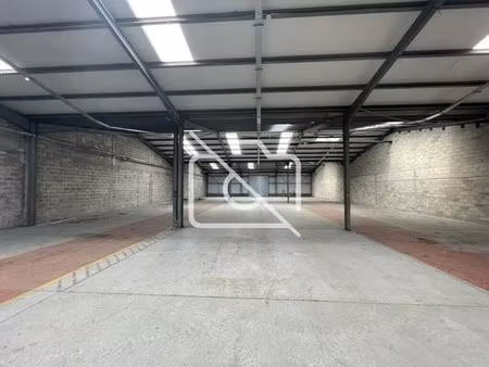 location entrepôt 750 m²