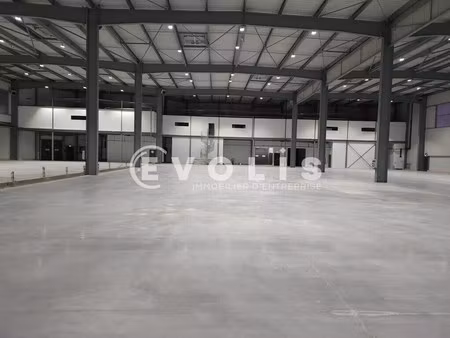 location entrepôt 303 m² à 3 269 m²