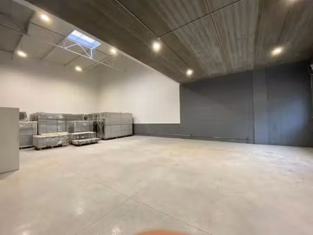 location entrepôt 1 243 m²