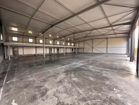 location local d'activités 600 m²