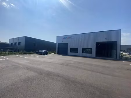 location local d'activités 290 m² à 580 m²