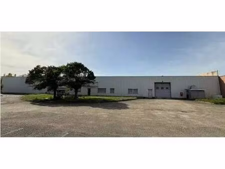 location local d'activités 1 970 m²