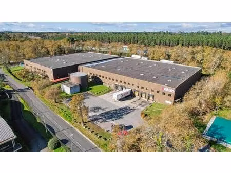 location local d'activités 4 420 m² à 8 927 m²