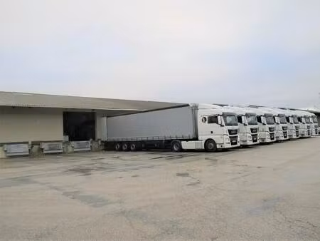 location local d’activités cavaillon 84300 1330m²