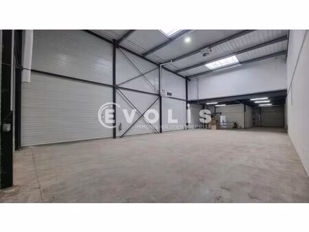 location local d'activités 416 m²