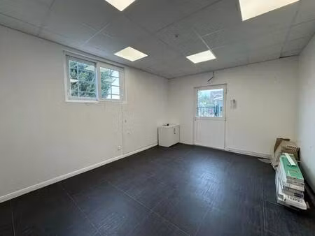 location local d'activités 100 m²