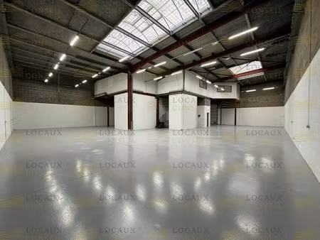 location local d'activités 354 m² à 911 m²