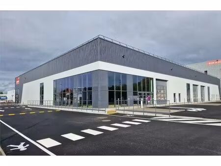 location local d'activités 770 m² à 2 610 m²