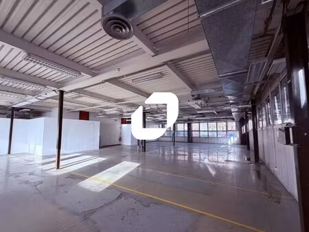 location local d'activités 300 m²