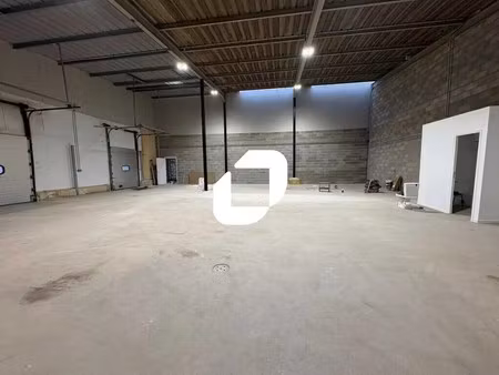 location local d'activités 203 m²