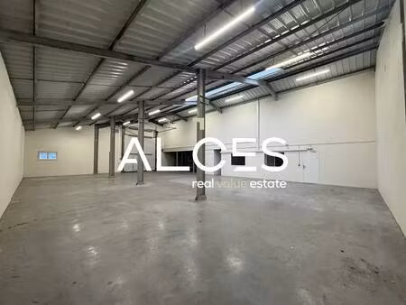 location local d'activités 415 m²