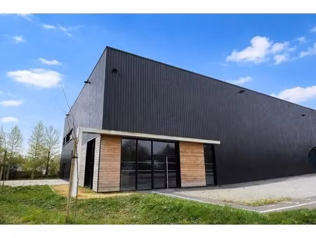 location local d'activités 712 m²