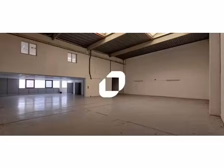 location local d'activités 535 m²