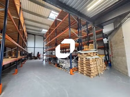 location local d'activités 412 m²