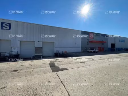 location local d'activités 2 251 m²