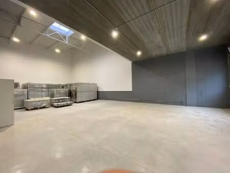 location local d’activités vaux le penil 77000 1243m²