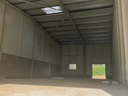 location entrepôt 200 m²