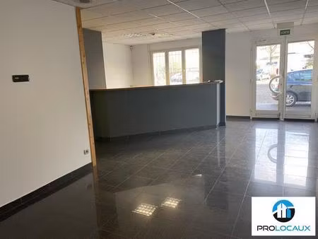 location local d'activités 343 m²