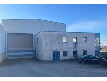 location local d'activités 1 570 m²