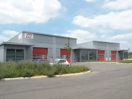 location local d'activités 300 m²