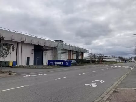 location local d'activités 1 353 m² à 2 846 m²