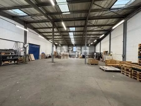 location local d'activités 395 m²