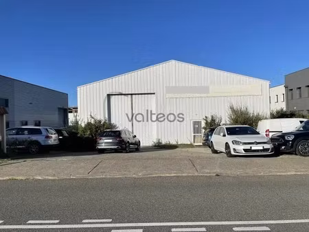 location local d'activités 240 m²