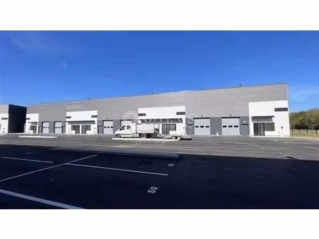 location local d'activités 1 320 m²