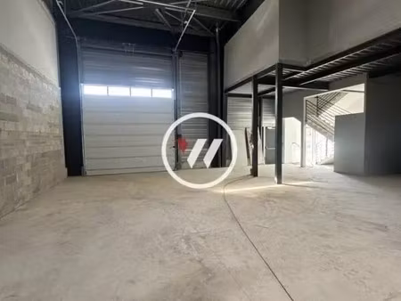 location local d'activités 416 m²