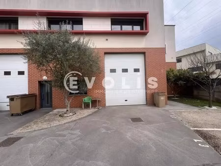 location local d'activités 231 m²