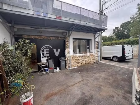 location local d'activités 70 m²