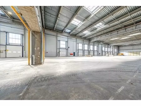location entrepôt 9 966 m²