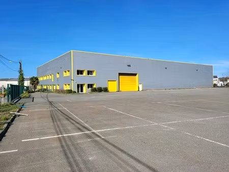 location entrepôt 3 400 m²