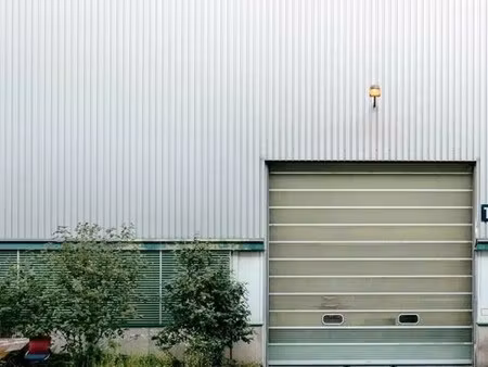 location entrepôt 225 m²